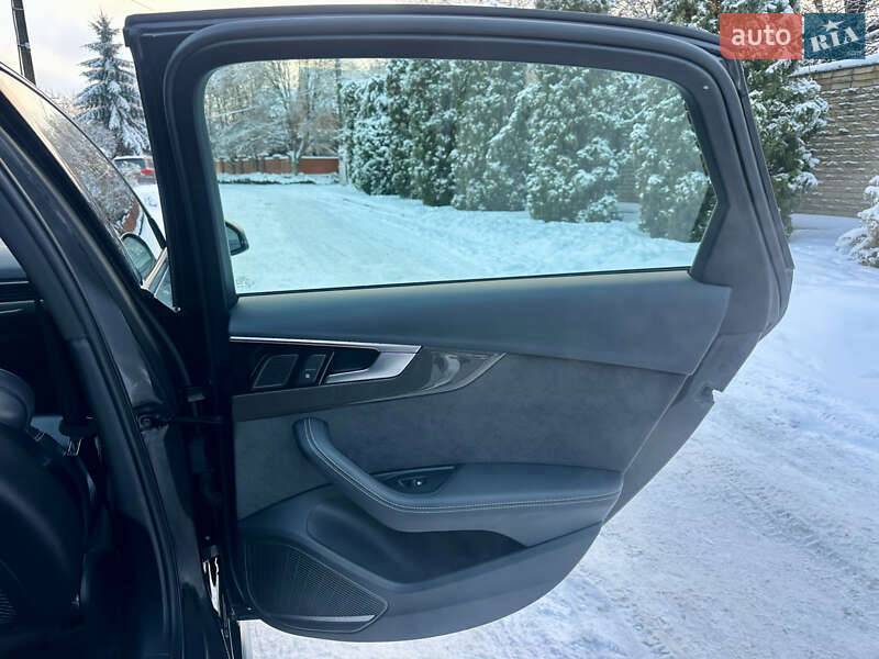 Седан Audi S4 2019 в Киеве