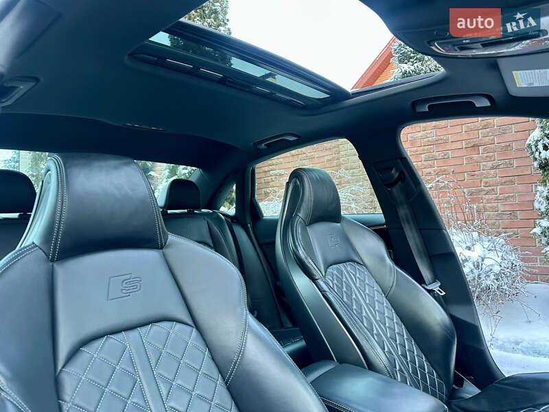 Седан Audi S4 2019 в Киеве
