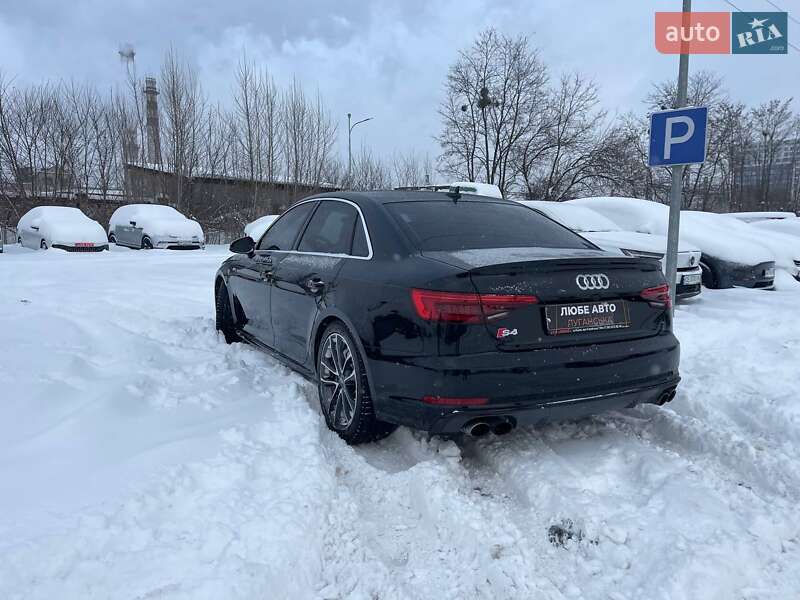 Седан Audi S4 2017 в Львове