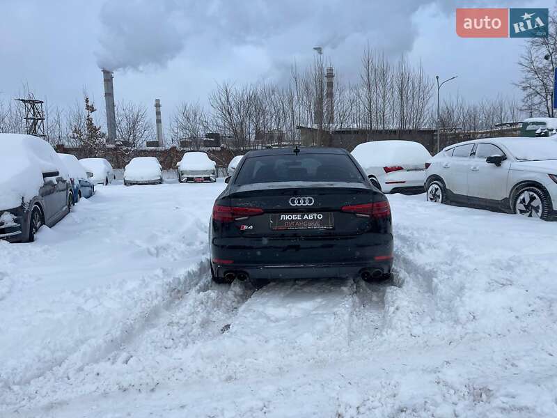 Седан Audi S4 2017 в Львове