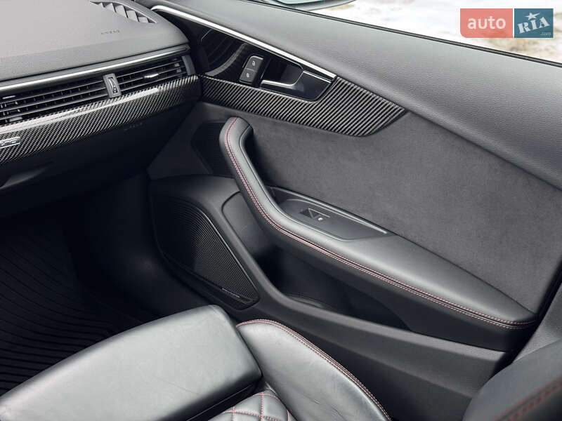 Седан Audi S4 2022 в Киеве
