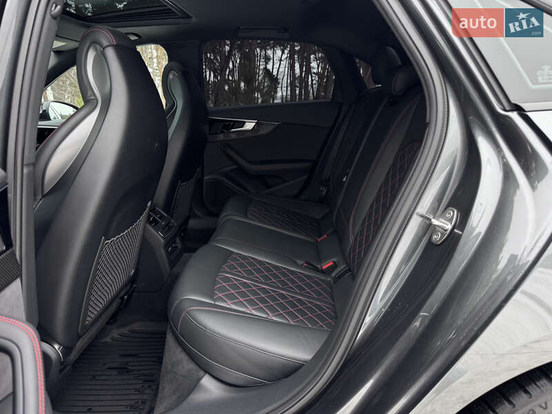 Седан Audi S4 2022 в Киеве