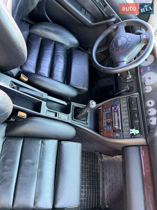 Седан Audi S4 1992 в Львове
