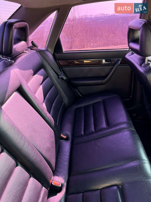 Седан Audi S4 1992 в Львове