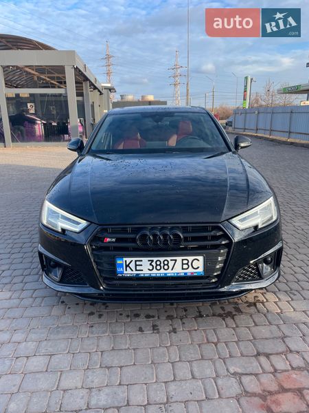 Седан Audi S4 2018 в Кривому Розі