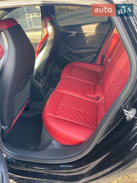 Седан Audi S4 2018 в Кривому Розі