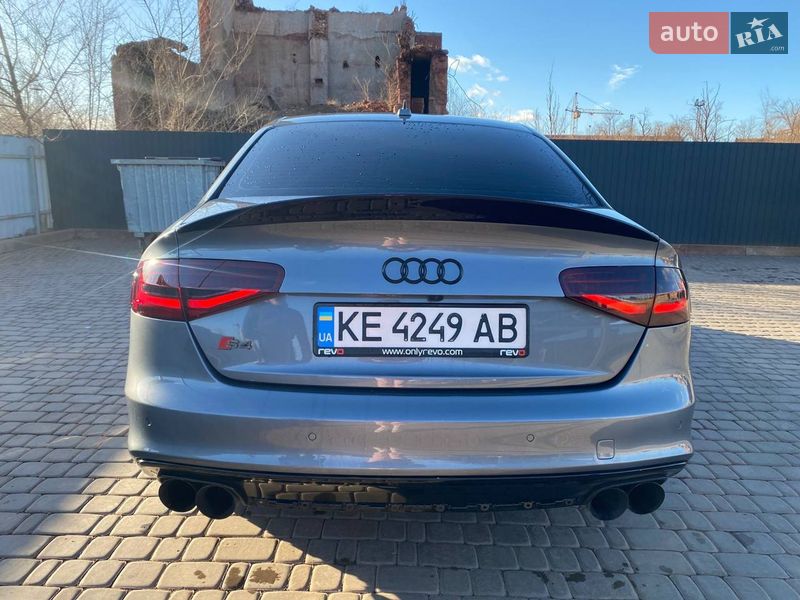 Седан Audi S4 2013 в Кривому Розі