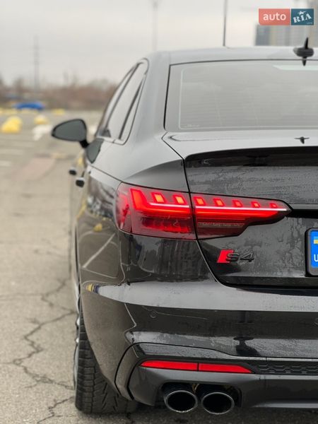 Седан Audi S4 2022 в Киеве