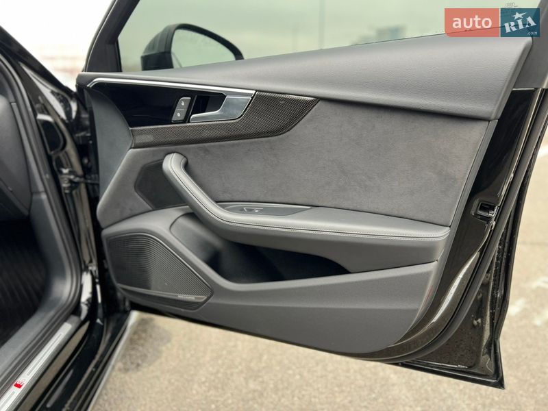 Седан Audi S4 2022 в Киеве