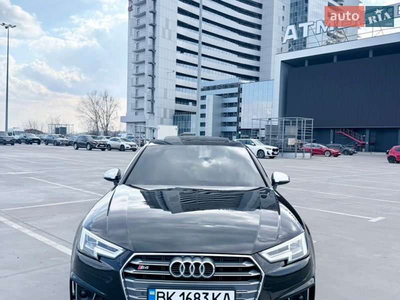 Седан Audi S4 2018 в Киеве