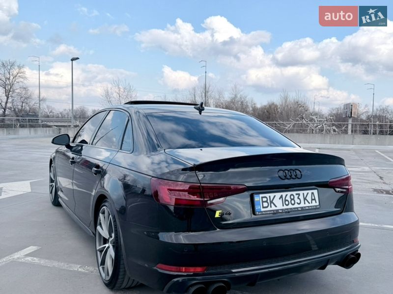 Седан Audi S4 2018 в Киеве