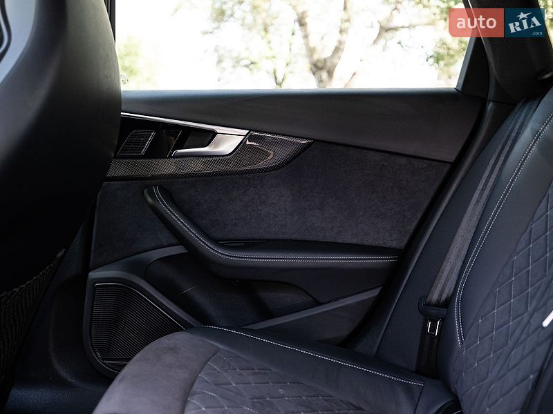 Седан Audi S4 2022 в Киеве