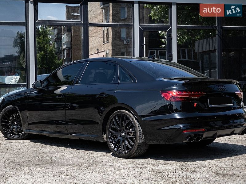 Седан Audi S4 2022 в Киеве