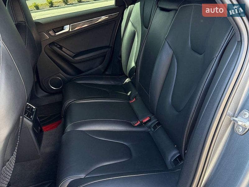 Седан Audi S4 2015 в Ужгороді