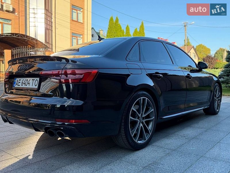 Седан Audi S4 2017 в Дніпрі