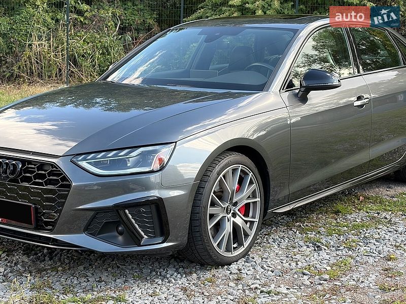 Седан Audi S4 2022 в Львове