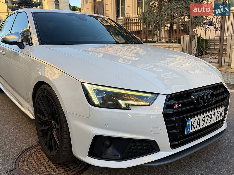 Седан Audi S4 2016 в Киеве