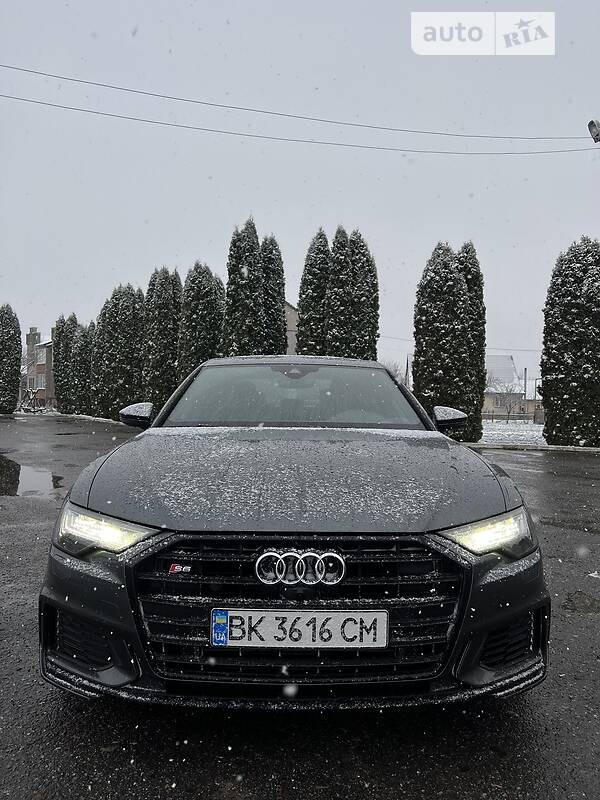 Седан Audi S6 2020 в Дубні