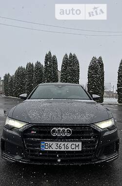 Седан Audi S6 2020 в Дубні