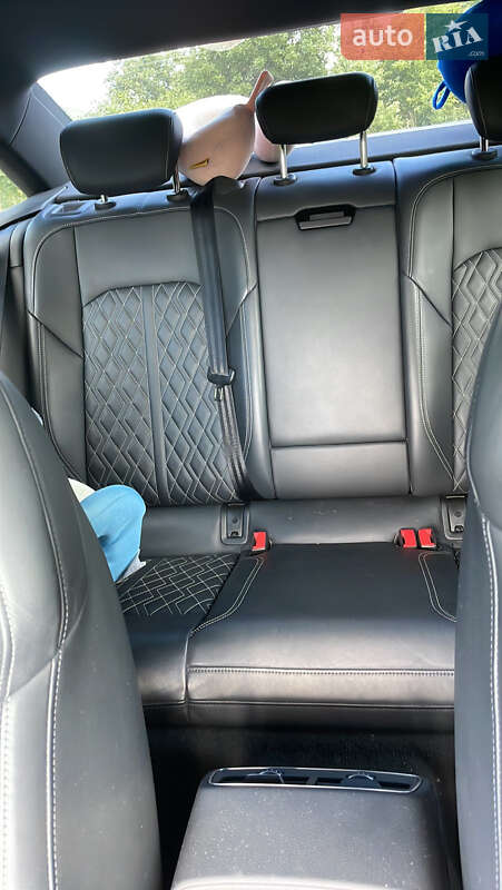 Седан Audi S6 2019 в Мукачево