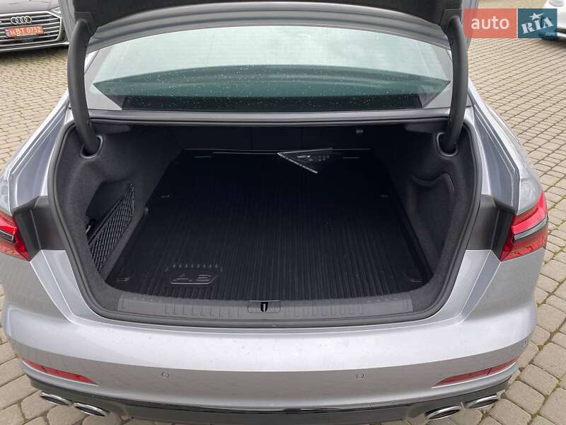 Седан Audi S6 2023 в Львові