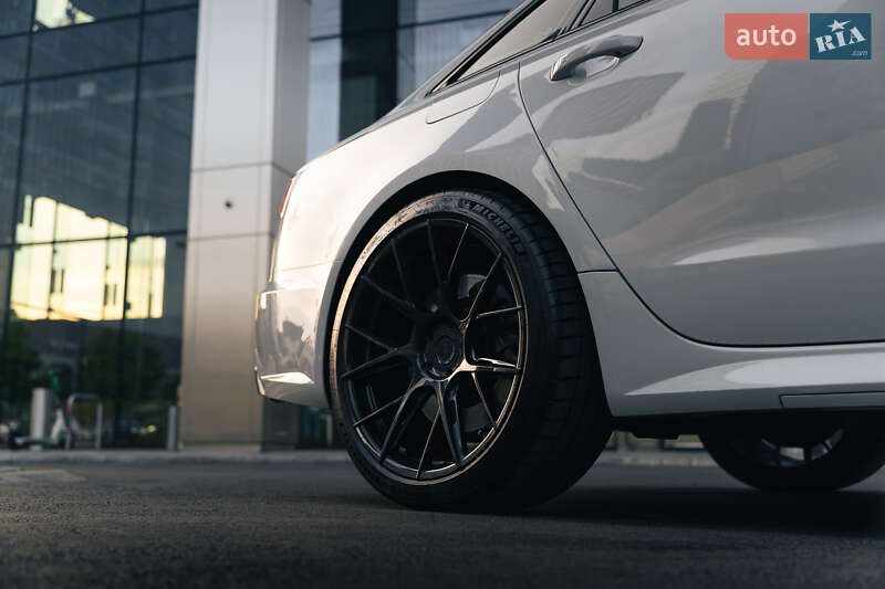 Седан Audi S6 2015 в Овидиополе