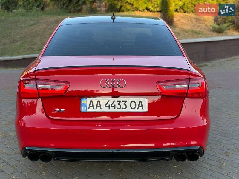 Седан Audi S6 2012 в Білогородці