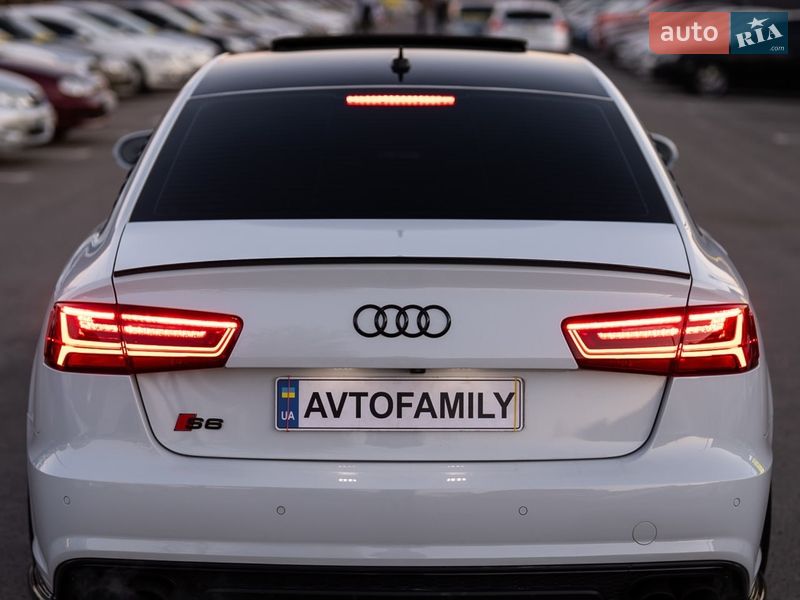 Седан Audi S6 2015 в Дніпрі