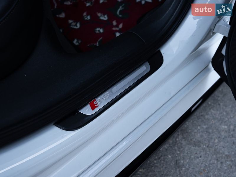 Седан Audi S6 2015 в Дніпрі