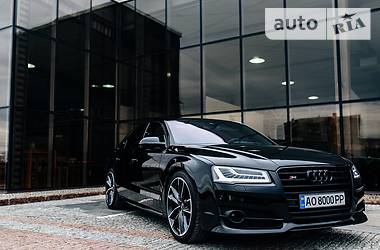 Седан Audi S8 2015 в Мукачево