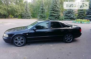 Седан Audi S8 2000 в Чернигове