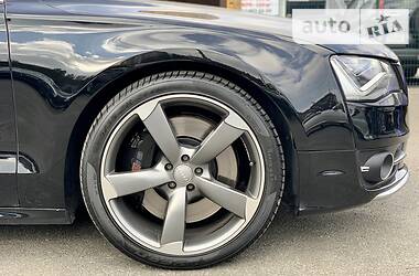 Седан Audi S8 2013 в Киеве