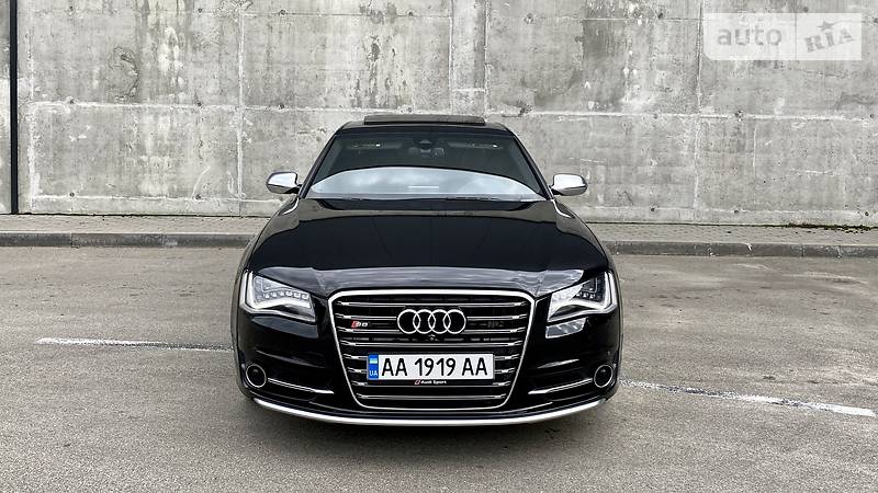 Седан Audi S8 2013 в 
