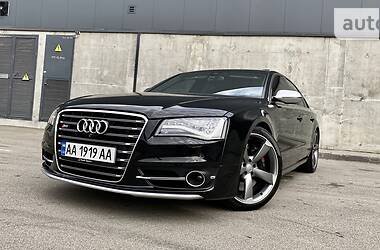 Седан Audi S8 2013 в 