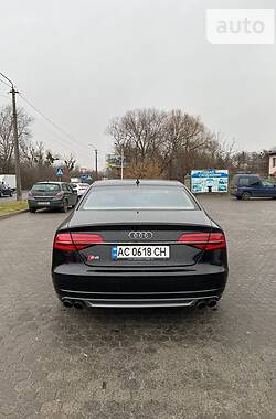 Седан Audi S8 2014 в Луцьку