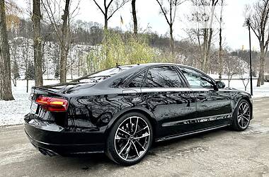 Седан Audi S8 2016 в 