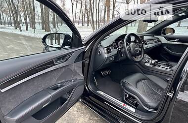 Седан Audi S8 2016 в 