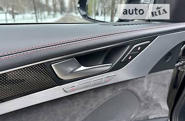 Седан Audi S8 2016 в 