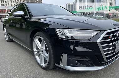 Седан Audi S8 2021 в 