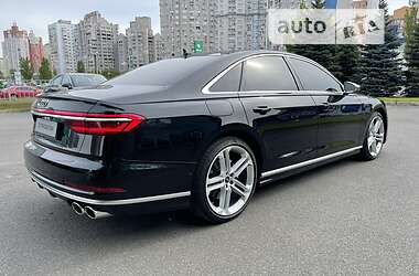 Седан Audi S8 2021 в 