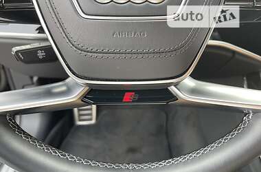 Седан Audi S8 2021 в 