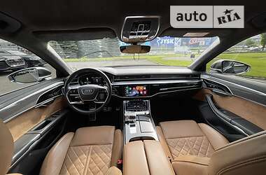 Седан Audi S8 2021 в 