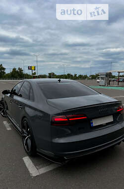 Седан Audi S8 2016 в 