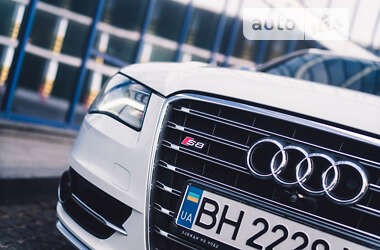 Седан Audi S8 2012 в Києві