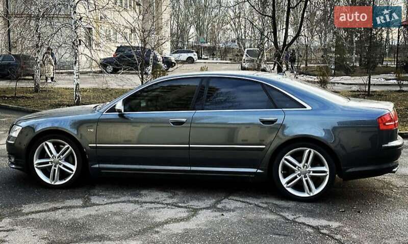 Седан Audi S8 2008 в Жашкове