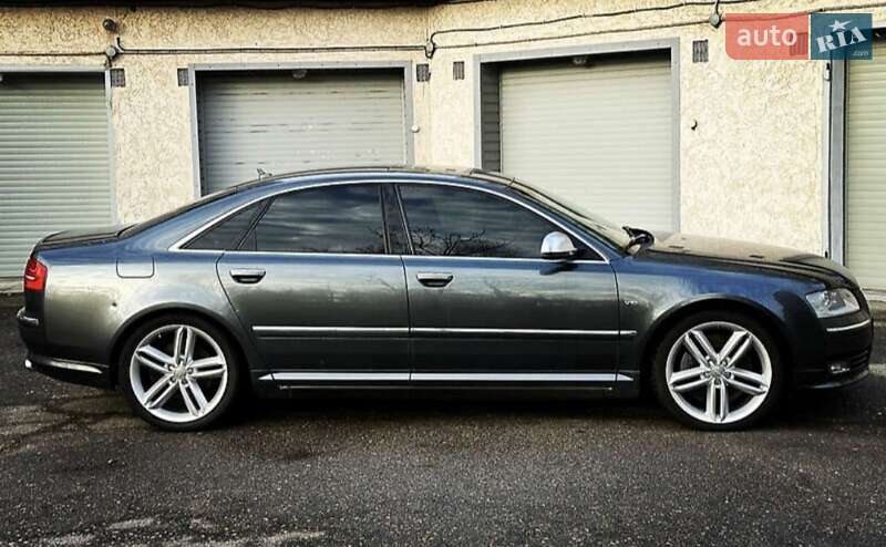 Седан Audi S8 2008 в Жашкове