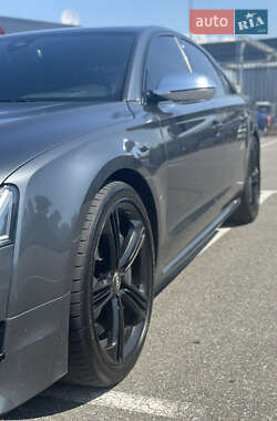Седан Audi S8 2014 в 