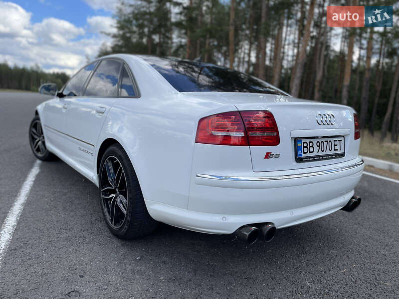 Седан Audi S8 2008 в 