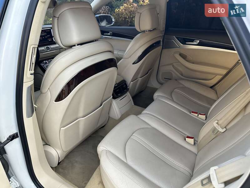 Седан Audi S8 2012 в Киеве