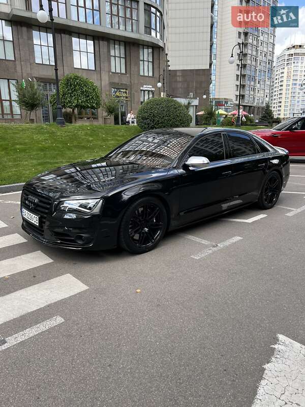 Седан Audi S8 2012 в Києві